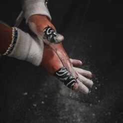 Burpee Hook Grip Tape Pro XL 5cm X 6,9m, Spicy Red -Gymstick Butik 1033 17 B Burpee Hoo Grip Tape ProXL Black 0223 2