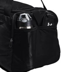 Under Armour UA Undeniable 5.0 Duffle Medium, Black/Metallic Silver 12 Under Armour UA Undeniable 5.0 Duffle Medium, Black/Metallic Silver -Gymstick Butik 1369223 001 UnderArmour Undeniable Duffle MD BlackSilver 0222 4