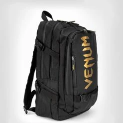 Venum Challenger Pro Evo BackPack, Black/Gold 35 Venum Challenger Pro Evo BackPack, Black/Gold -Gymstick Butik VENUM 03832 126 Venum Challenger Pro Evo BackPack BlackGold 02 maj22 1