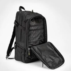 Venum Challenger Pro Evo BackPack, Black/Gold 38 Venum Challenger Pro Evo BackPack, Black/Gold -Gymstick Butik VENUM 03832 126 Venum Challenger Pro Evo BackPack BlackGold 05 maj22 1
