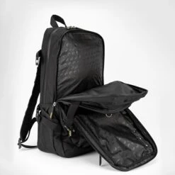 Venum Challenger Pro Evo BackPack, Black/Gold 27 Venum Challenger Pro Evo BackPack, Black/Gold -Gymstick Butik VENUM 03832 126 Venum Challenger Pro Evo BackPack BlackGold 06 maj22